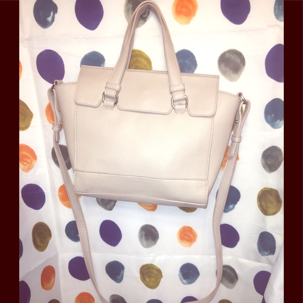 Forever 21’s Beige bag w all man made materials.